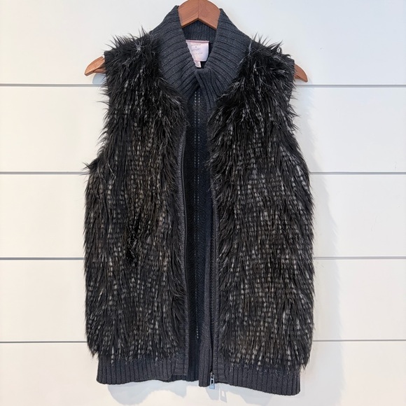 Romeo & Juliet Couture Gray Faux Fur Knit Vest Women M Boho Chic - Picture 4 of 8